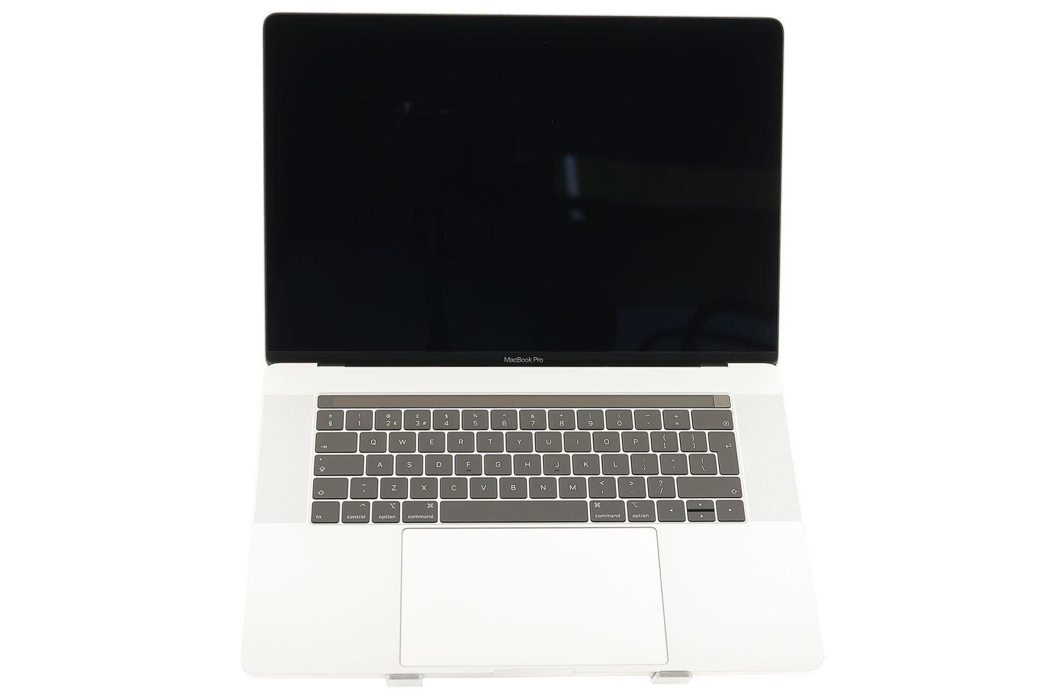 Apple MacBook Pro 15″ Touch Bar 2018, i7 2.6 GHz, 16 GB, AMD Radeon Pro 560X 512 GB Silver - Много добро