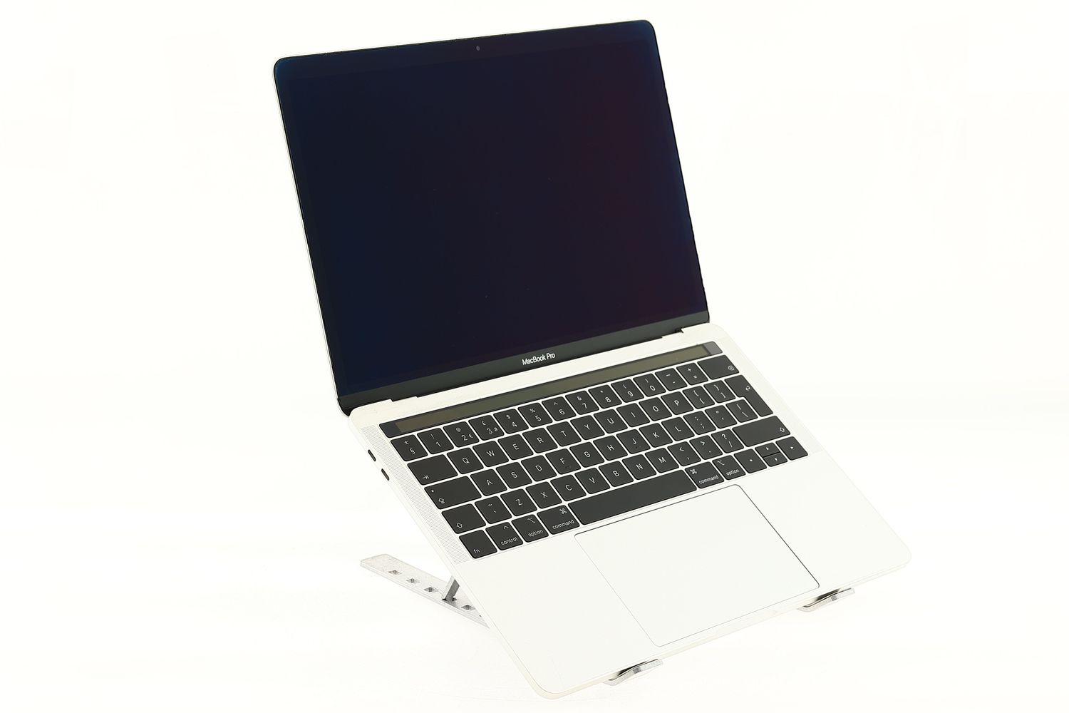 Apple MacBook Pro 13″ Touch Bar 2019, i5 2.4 GHz, 8 GB, Intel Iris Plus Graphics 655 512 GB Silver - Добро