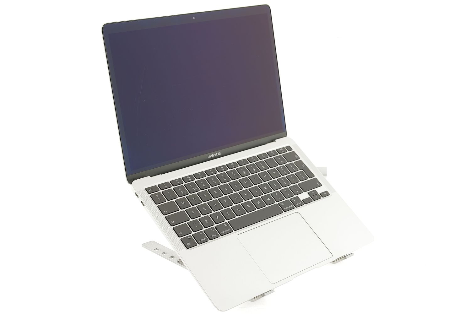 Apple MacBook Air 13″ 2020, M1 8 Cores, 8 GB, 7 core GPU 256 GB Silver - Много добро