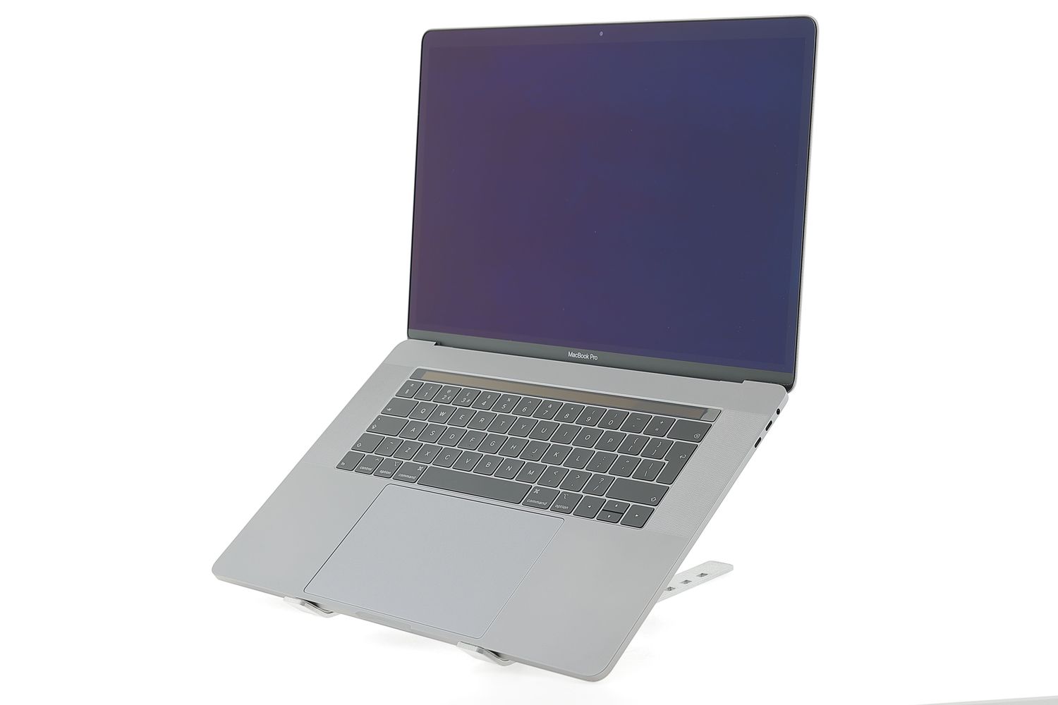 Apple MacBook Pro 15″ Touch Bar 2019, i9 2.3 GHz, 16 GB, AMD Radeon Pro 560X 512 GB Space Gray - Ca nou