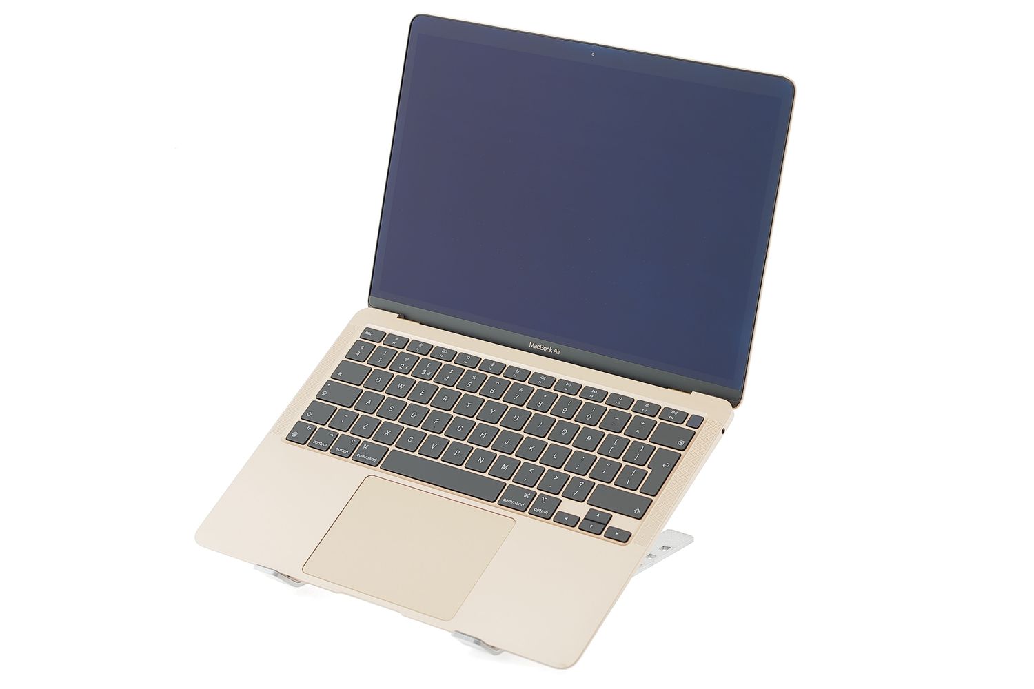 Apple MacBook Air 13″ 2020, i3 1.1 GHz, 8 GB, Intel Iris Plus 256 GB Gold - Foarte bun