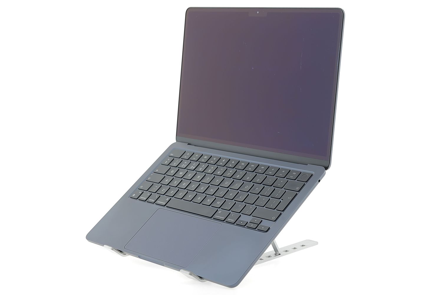 Apple MacBook Air 13″ 2022, M2 8 Cores, 8 GB, 8 core GPU 256 GB Midnight - Много добро