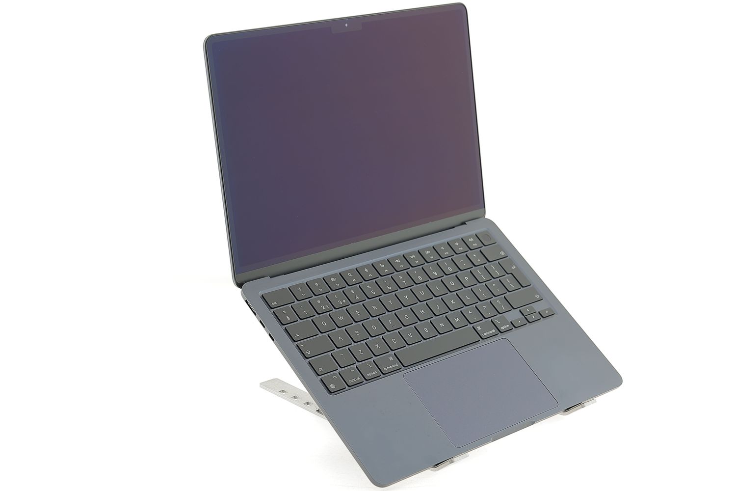 Apple MacBook Air 13″ 2022, M2 8 Cores, 8 GB, 8 core GPU 256 GB Midnight - Foarte bun
