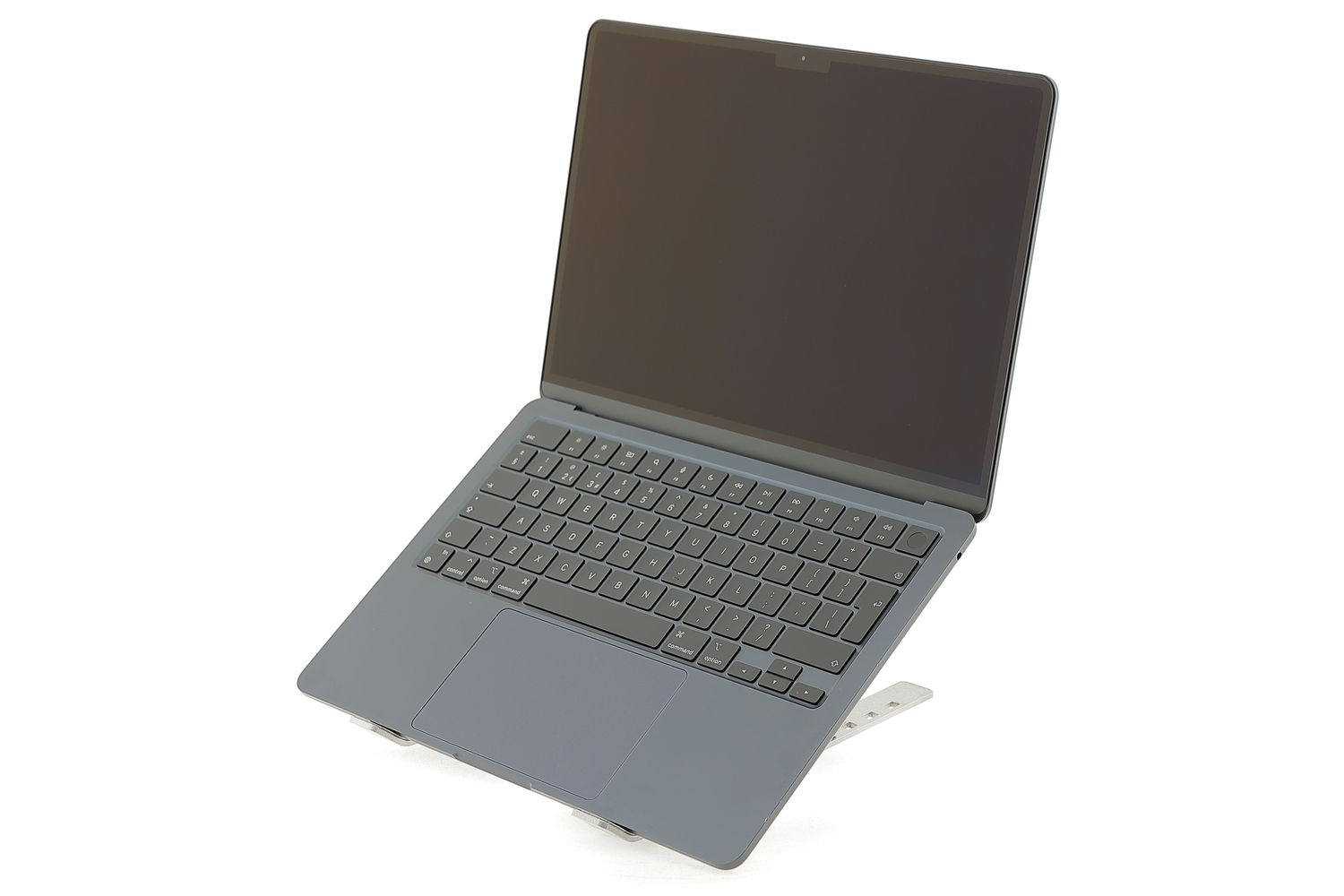 Apple MacBook Air 13″ 2022, M2 8 Cores, 8 GB, 8 core GPU 256 GB Midnight - Отлично