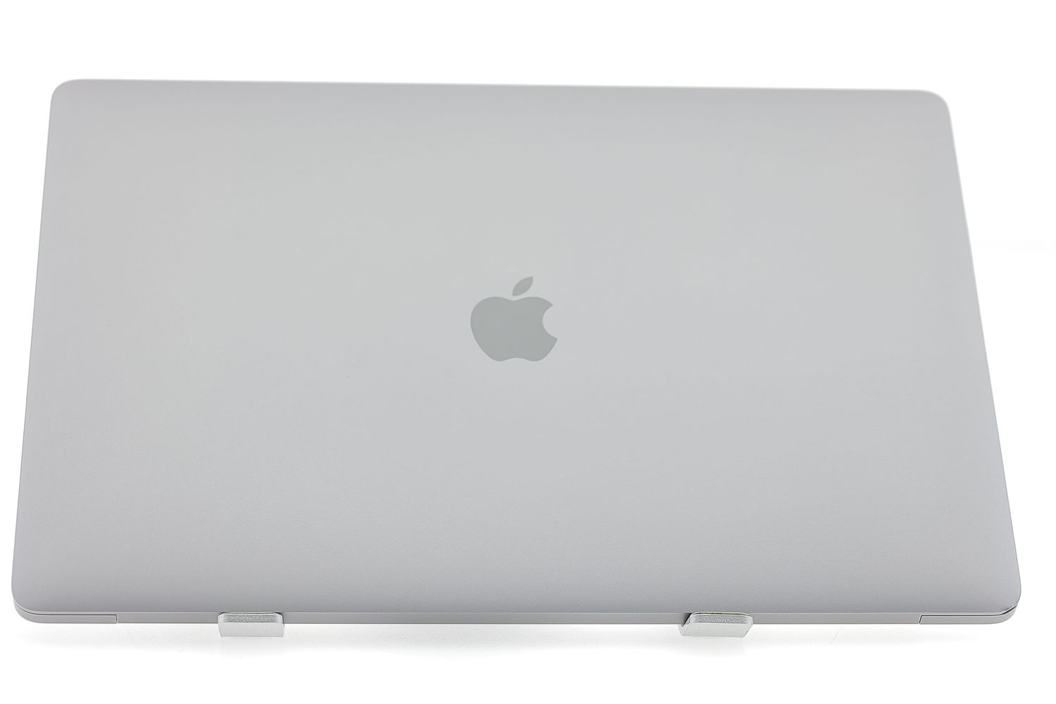 Apple MacBook Pro 15″ Touch Bar 2019, i7 2.6 GHz, 16 GB, AMD Radeon Pro 555X 256 GB Space Gray - Много добро