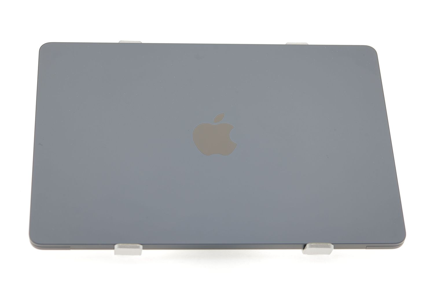 Apple MacBook Air 13″ 2022, M2 8 Cores, 8 GB, 8 core GPU 256 GB Midnight - Újszerű