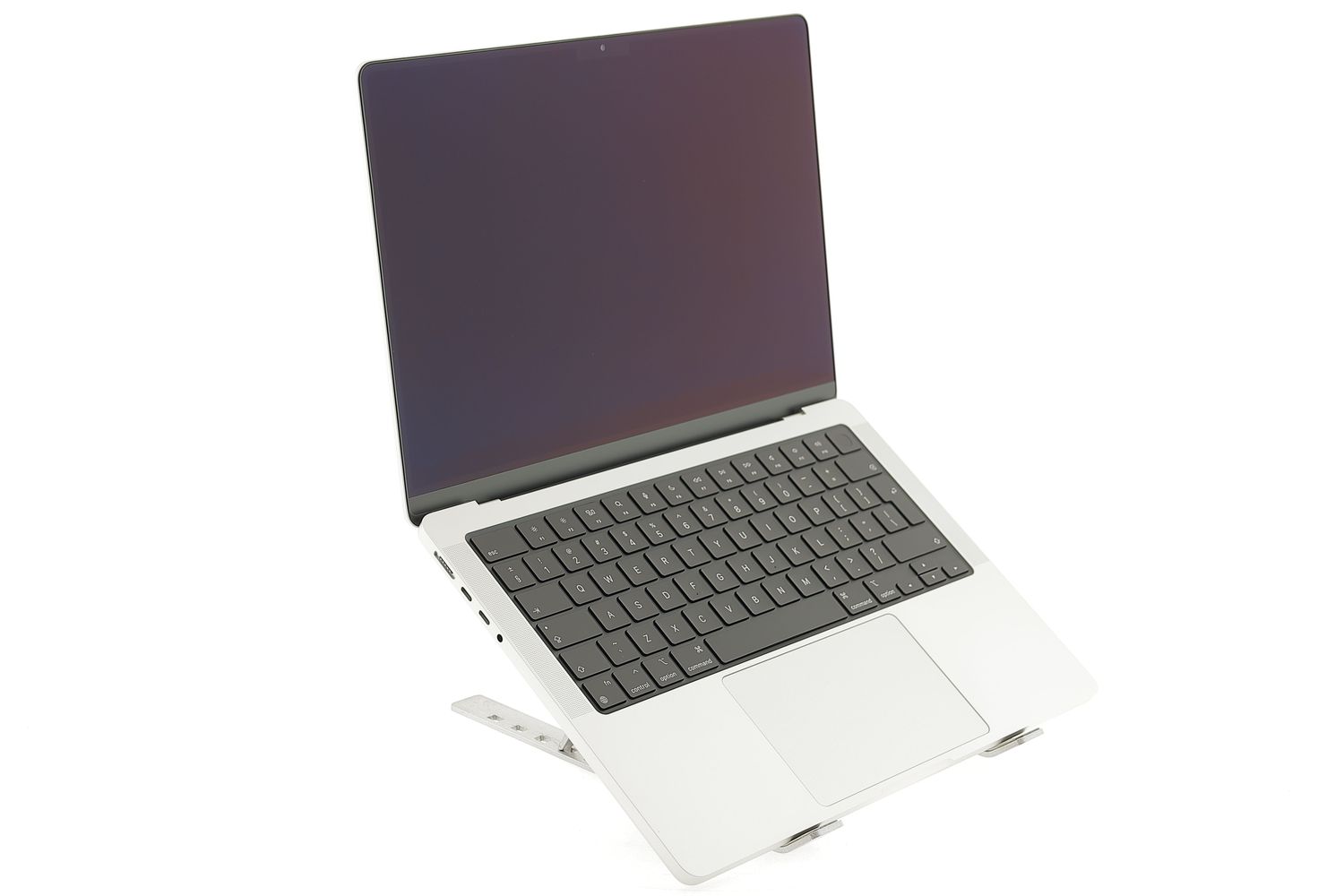 Apple MacBook Pro 14″ 2023, M3 8 Cores, 8 GB, 10 core GPU 512 GB Silver - Много добро