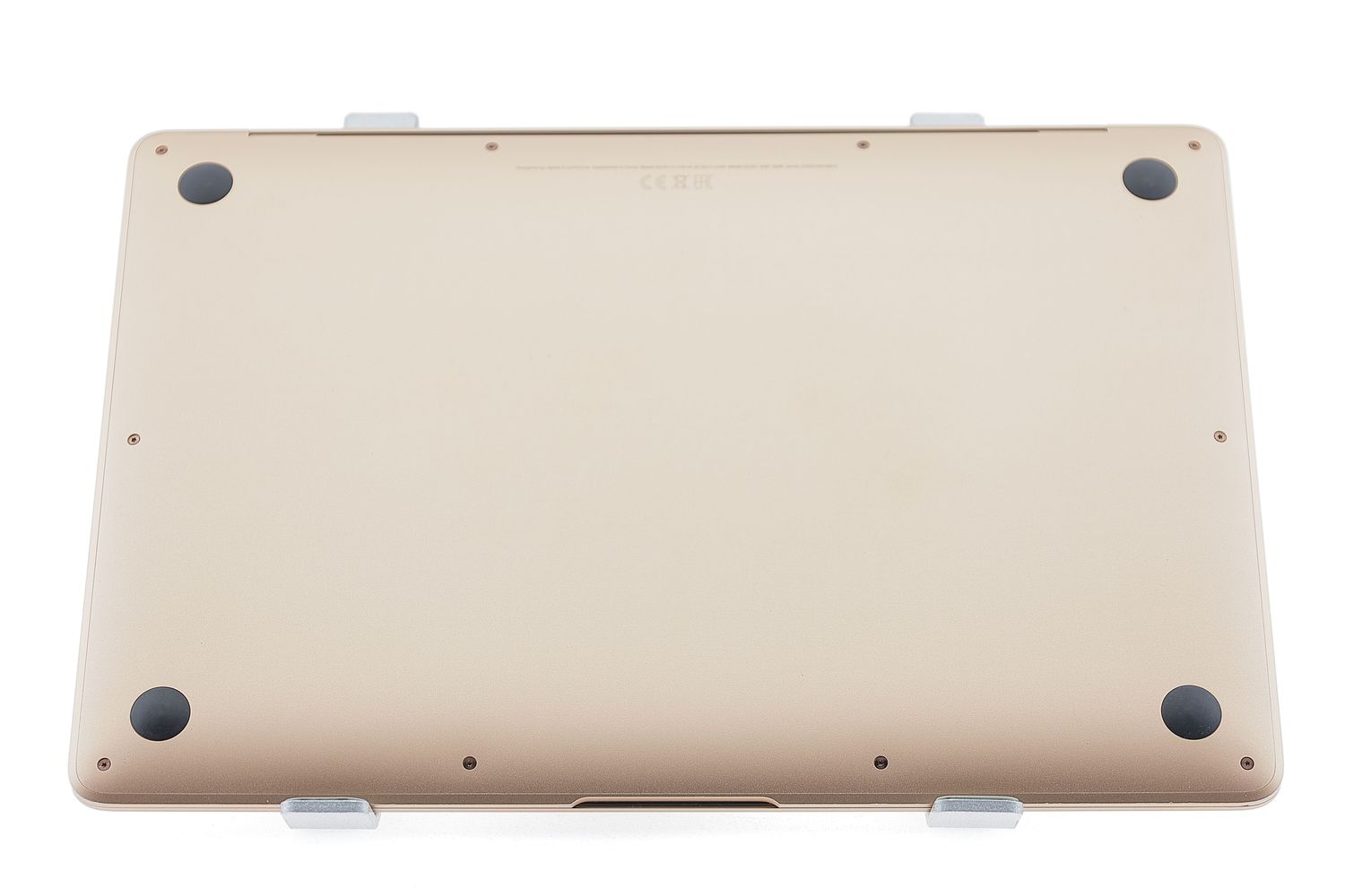 Apple MacBook Air 13″ 2020, M1 8 Cores, 8 GB, 7 core GPU 256 GB Gold - Много добро