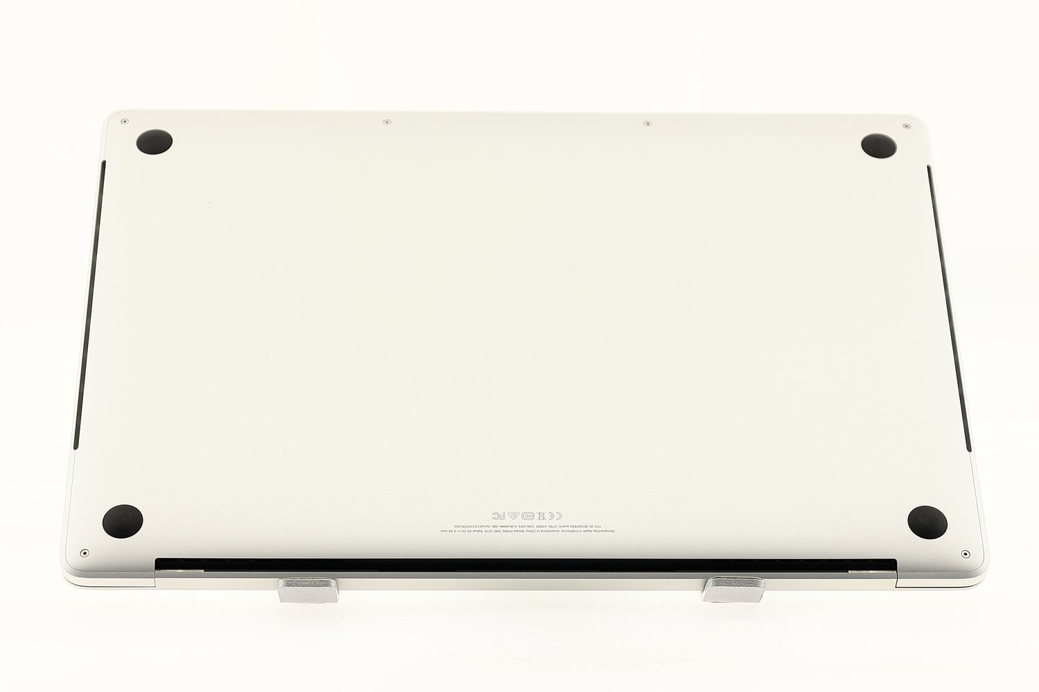 Apple MacBook Pro 15″ Touch Bar 2018, i7 2.2 GHz, 16 GB, AMD Radeon Pro 555X 256 GB Silver - Foarte bun