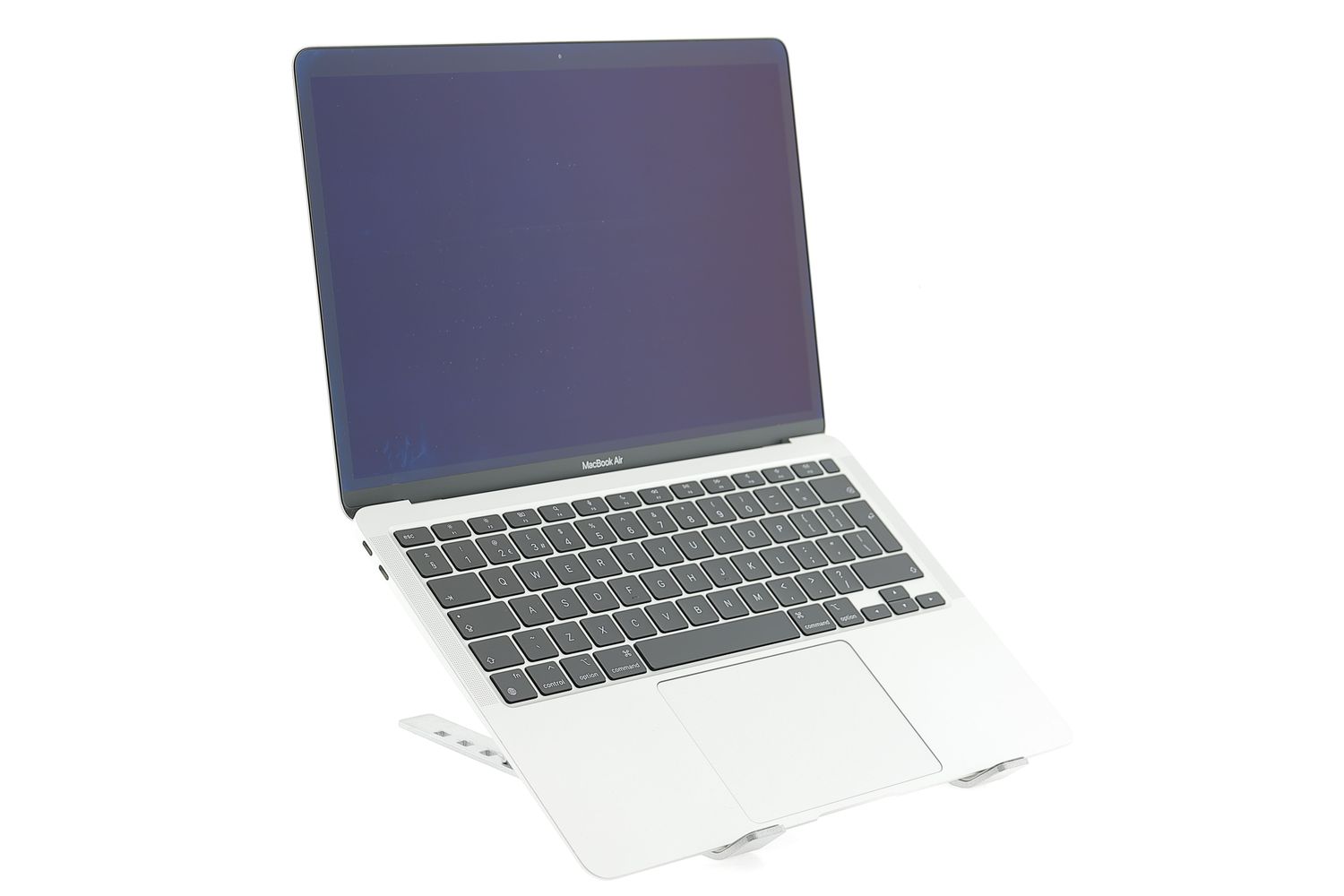 Apple MacBook Air 13″ 2020, i3 1.1 GHz, 8 GB, Intel Iris Plus 256 GB Silver - Kiváló