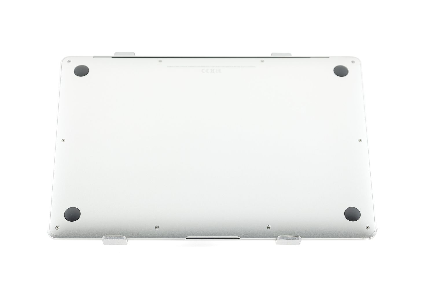 Apple MacBook Air 13″ 2020, i3 1.1 GHz, 8 GB, Intel Iris Plus 256 GB Silver - Много добро