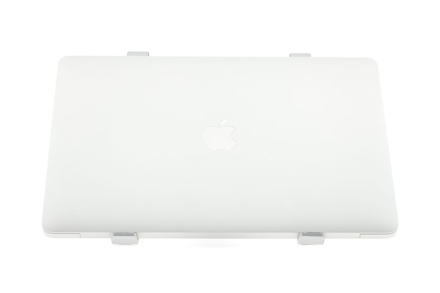 Apple MacBook Air 13″ 2020, i3 1.1 GHz, 8 GB, Intel Iris Plus 256 GB Silver - Като нов