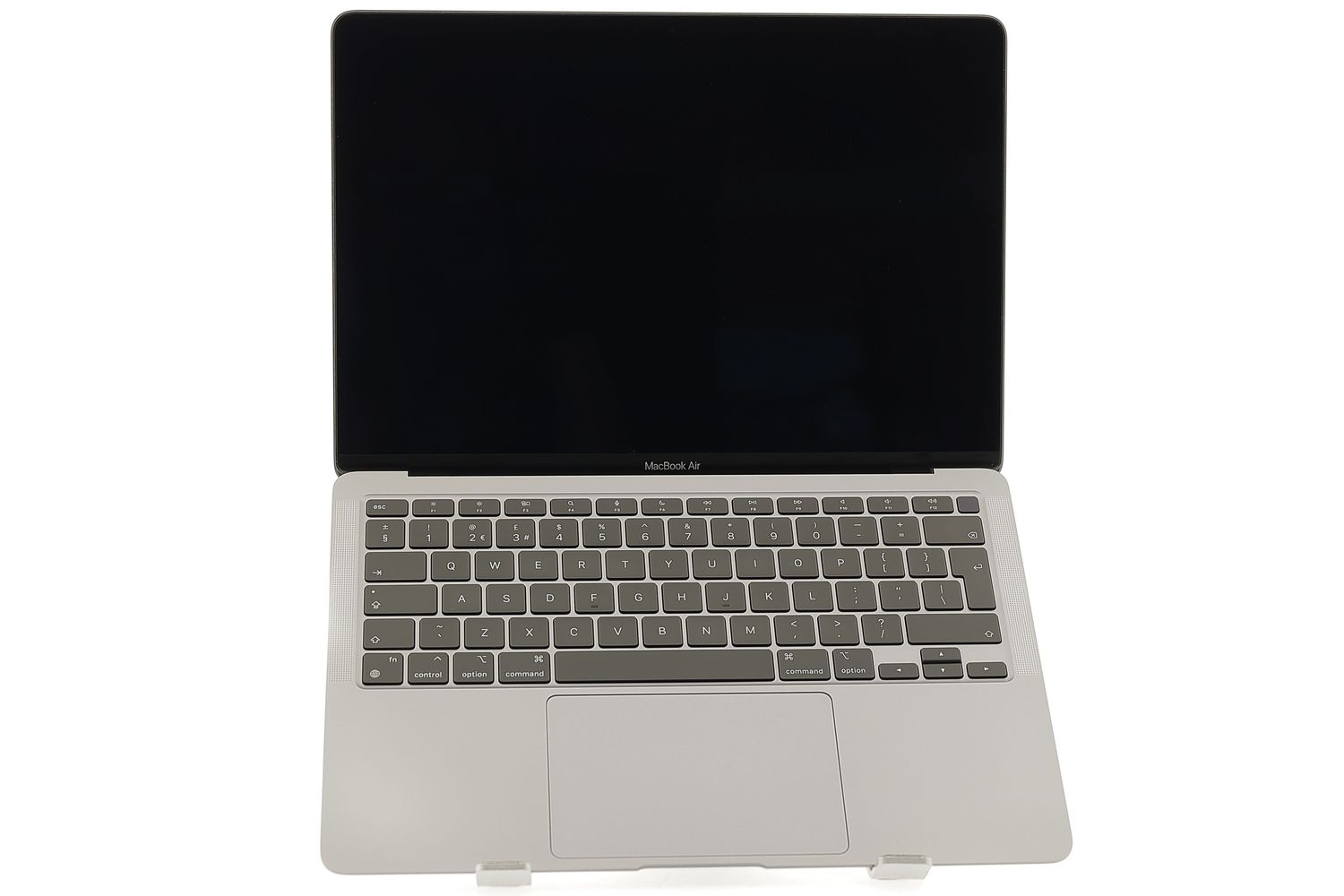 Apple MacBook Air 13″ 2020, M1 8 Cores, 16 GB, 7 core GPU 256 GB Space Gray - Много добро