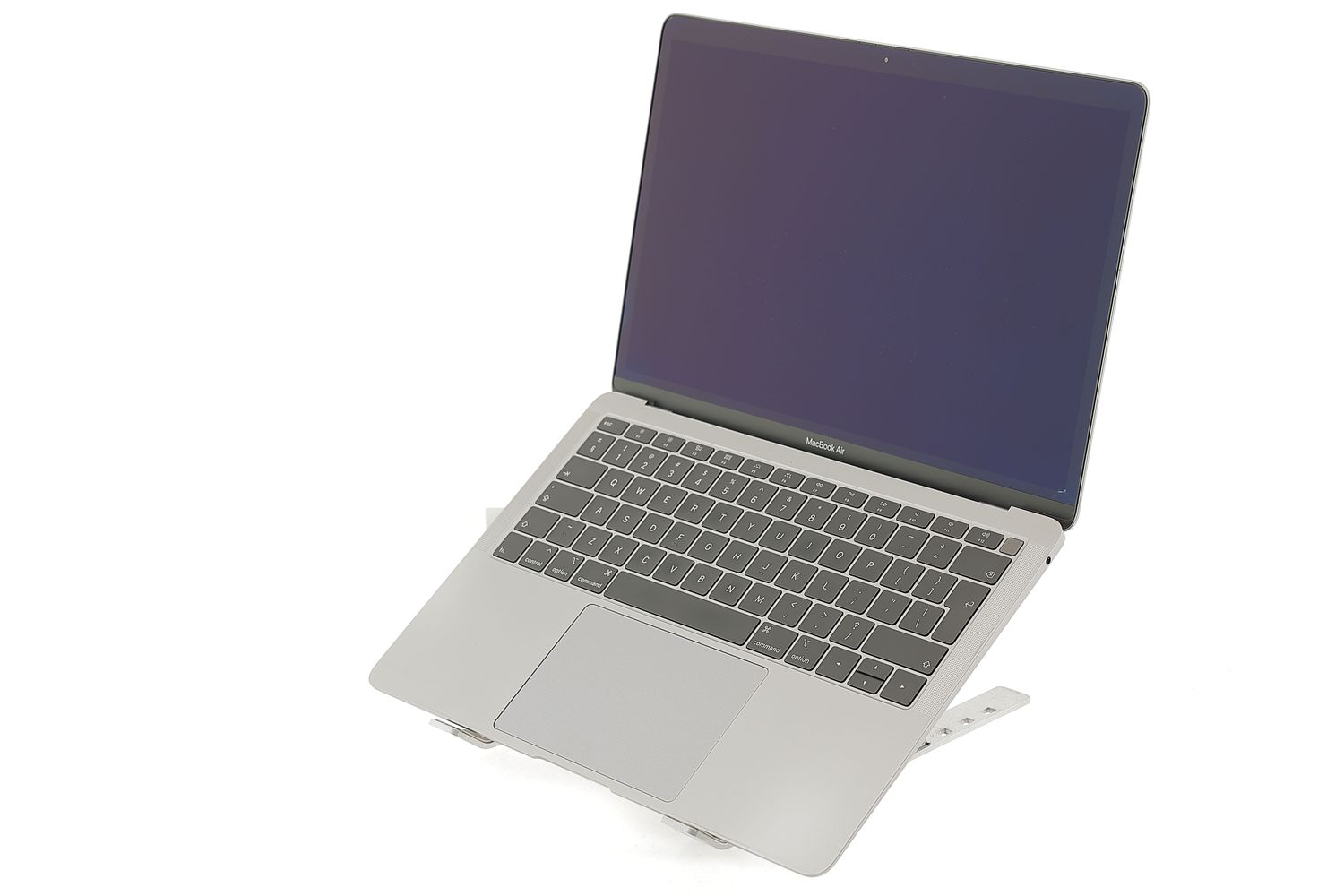 Apple MacBook Air 13″ 2019, i5 1.6 GHz, 8 GB, Intel UHD Graphics 617 256 GB Space Gray - Újszerű