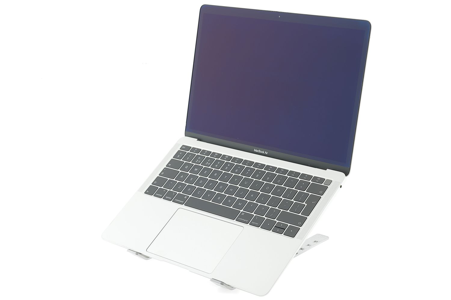Apple MacBook Air 13″ 2019, i5 1.6 GHz, 8 GB, Intel UHD Graphics 617 256 GB Silver - Foarte bun