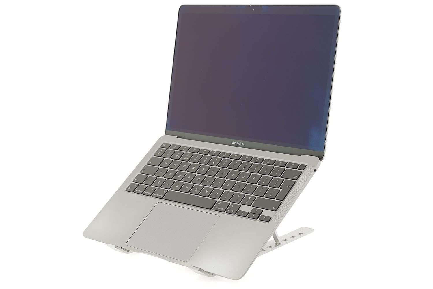 Apple MacBook Air 13″ 2020, M1 8 Cores, 16 GB, 7 core GPU 256 GB Space Gray - Много добро