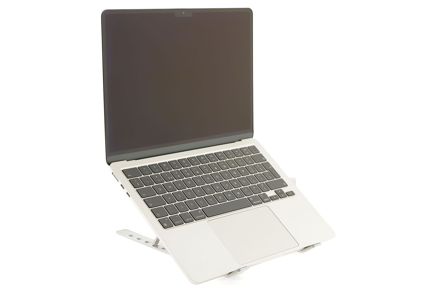 Apple MacBook Air 13″ 2024, M3 8 Cores, 8 GB, 8 core GPU 256 GB Starlight - Újszerű