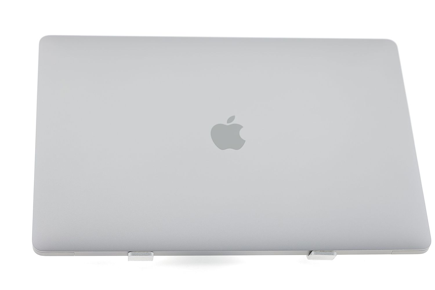 Apple MacBook Pro 15″ Touch Bar 2018, i7 2.6 GHz, 16 GB, AMD Radeon Pro 555X 256 GB Space Gray - Отлично