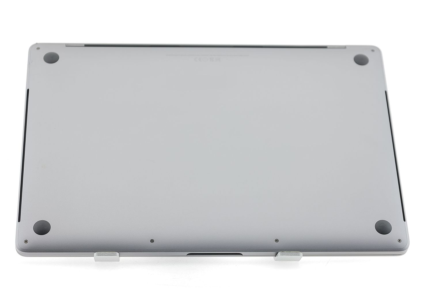 Apple MacBook Pro 15″ Touch Bar 2017, i7 2.8 GHz, 16 GB, AMD Radeon Pro 555 256 GB Space Gray - Отлично