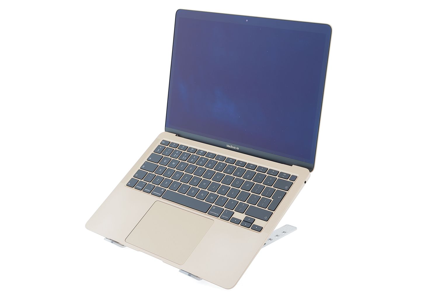 Apple MacBook Air 13″ 2020, M1 8 Cores, 8 GB, 7 core GPU 256 GB Gold - Много добро