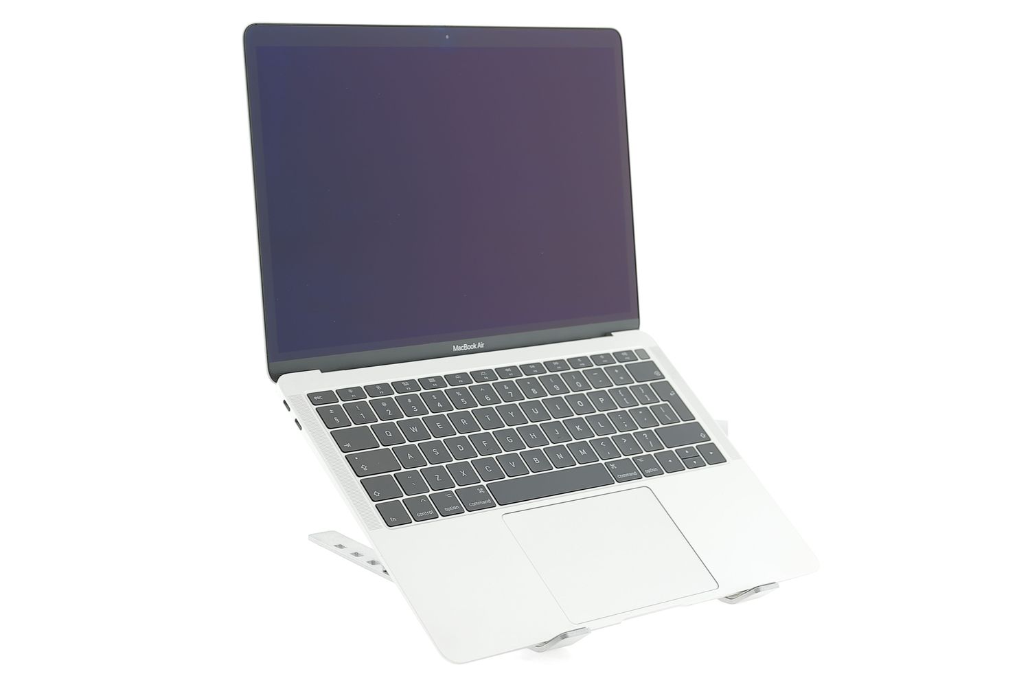 Apple MacBook Air 13″ 2019, i5 1.6 GHz, 8 GB, Intel UHD Graphics 617 128 GB Silver - Ca nou