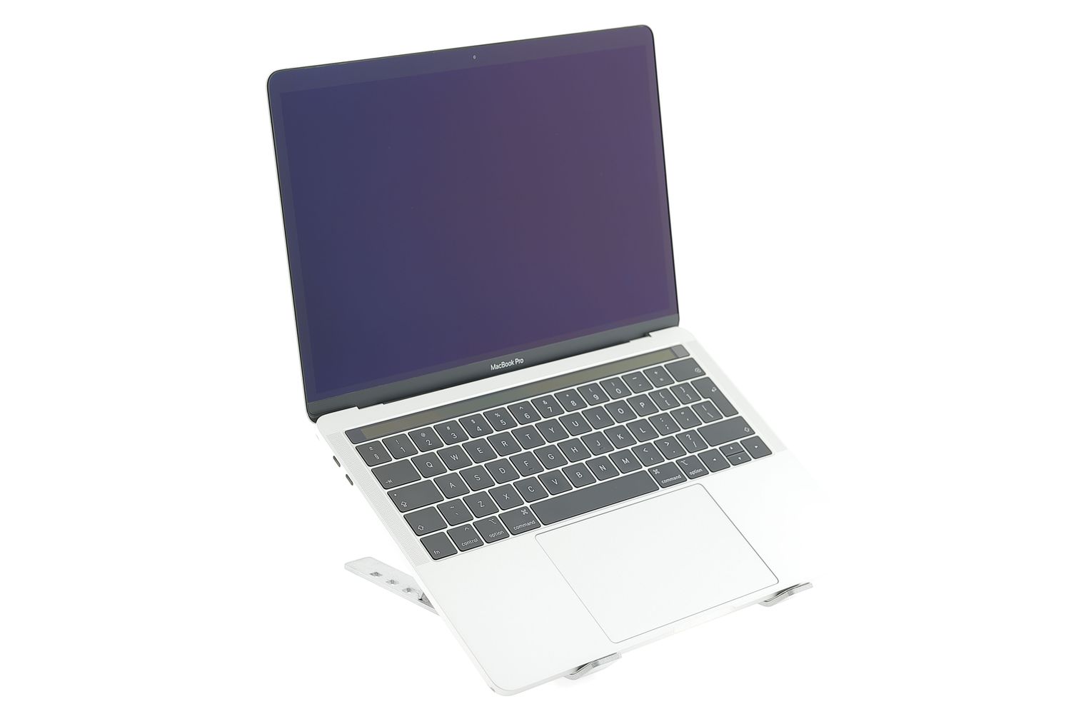 Apple MacBook Pro 13″ Touch Bar 2018, i5 2.3 GHz, 8 GB, Intel Iris Plus Graphics 655 256 GB Silver - Kiváló