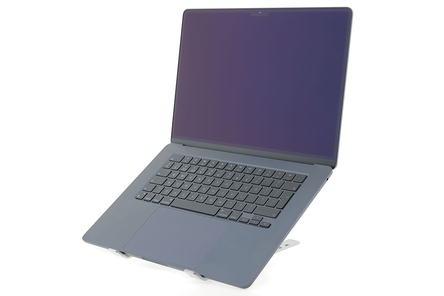 Apple MacBook Air 15″ 2024, M3 8 Cores, 24 GB, 10 core GPU 512 GB Midnight - Újszerű