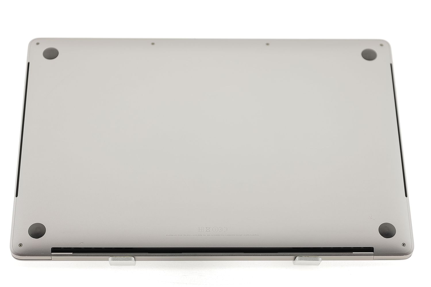 Apple MacBook Pro 15″ Touch Bar 2017, i7 2.8 GHz, 16 GB, AMD Radeon Pro 555 256 GB Space Gray - Nagyon jó
