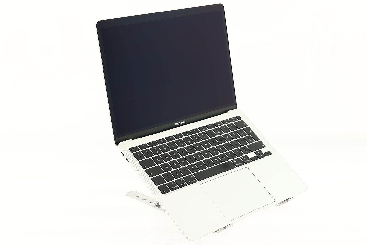 Apple MacBook Air 13″ 2020, i3 1.1 GHz, 8 GB, Intel Iris Plus 256 GB Silver - Като нов
