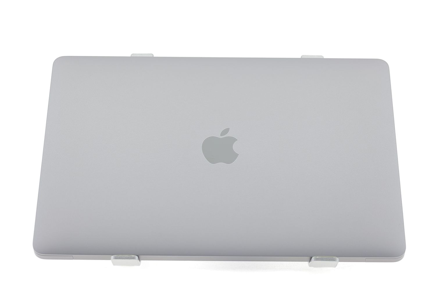 Apple MacBook Pro 13″ 2020, M1 8 Cores, 8 GB, 8 core GPU 256 GB Space Gray - Много добро