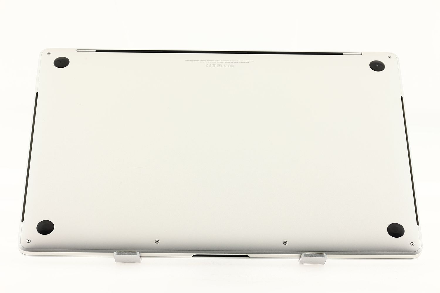 Apple MacBook Pro 15″ Touch Bar 2018, i9 2.9 GHz, 32 GB, AMD Radeon Pro 555X 512 GB Silver - Foarte bun