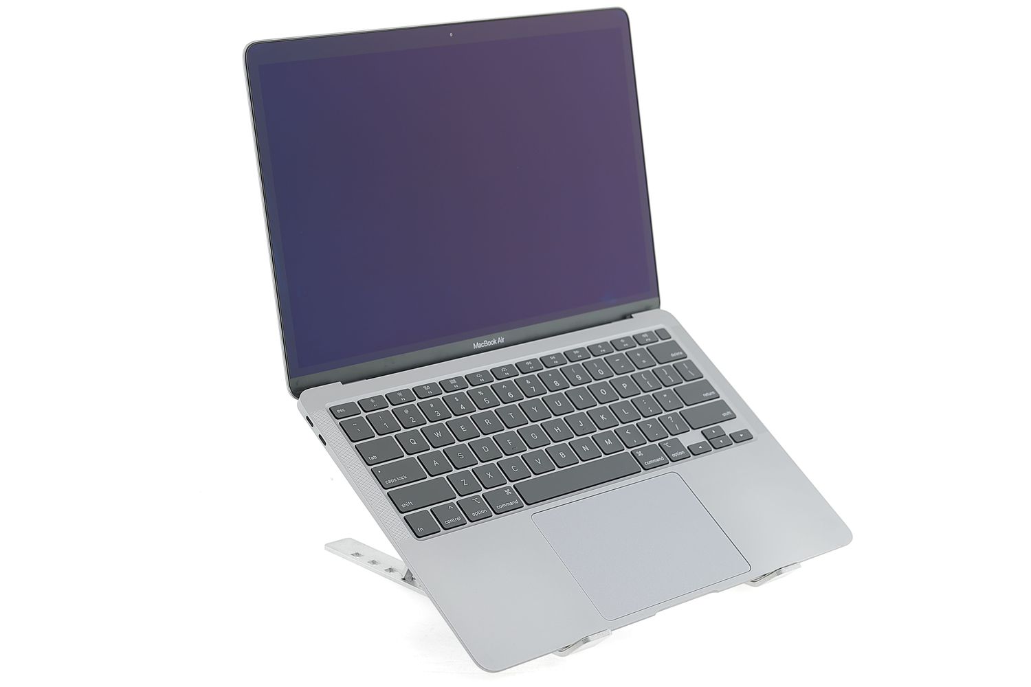 Apple MacBook Air 13″ 2020, i3 1.1 GHz, 8 GB, Intel Iris Plus 128 GB Space Gray - Excelent