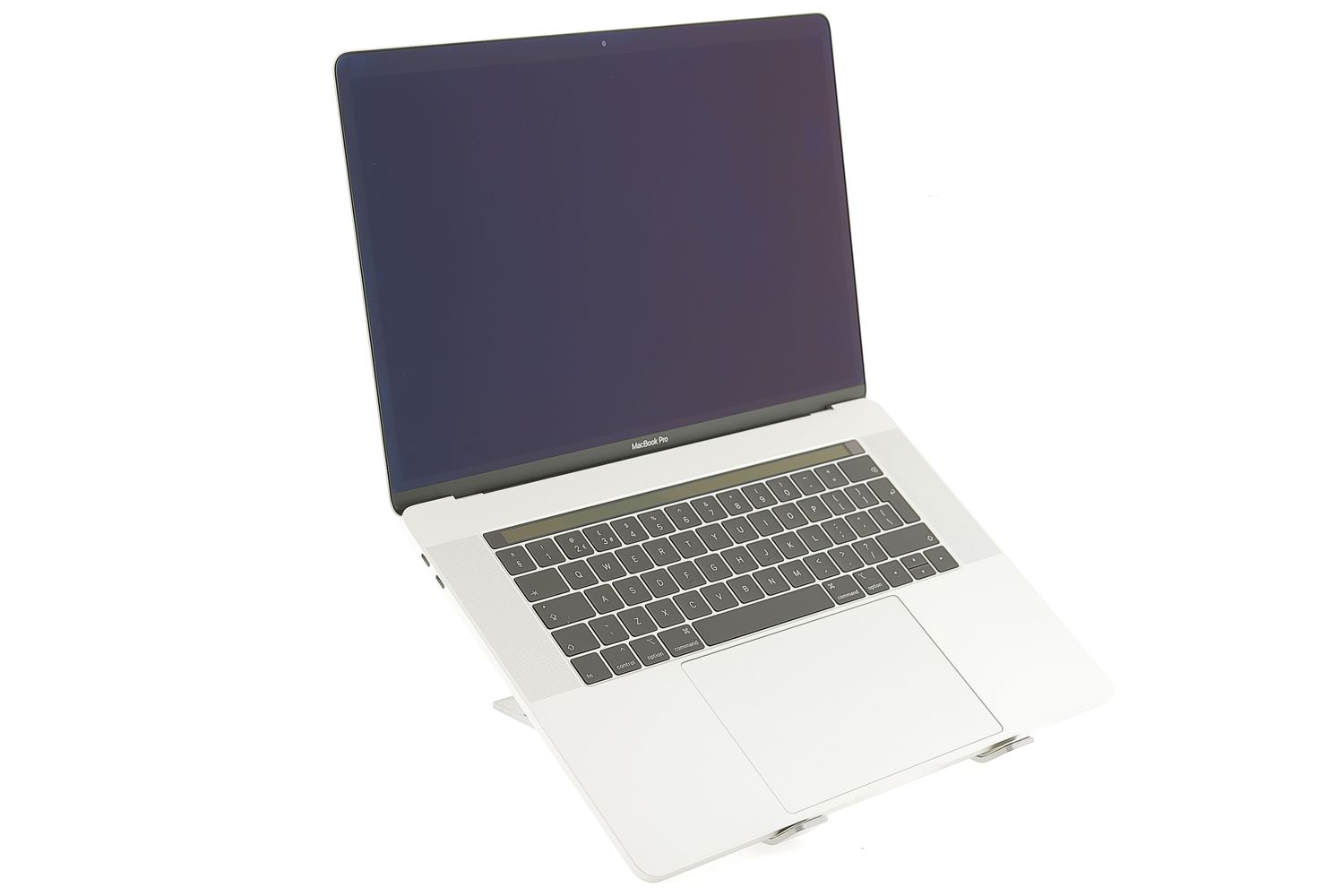 Apple MacBook Pro 15″ Touch Bar 2018, i7 2.2 GHz, 16 GB, AMD Radeon Pro 555X 256 GB Silver - Ca nou