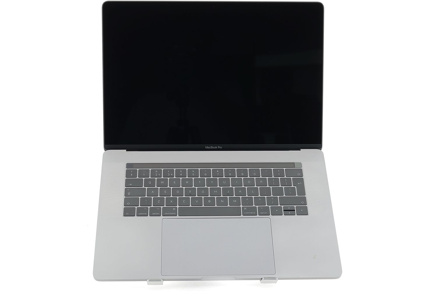 Apple MacBook Pro 15″ Touch Bar 2017, i7 2.8 GHz, 16 GB, AMD Radeon Pro 555 256 GB Space Gray - Отлично