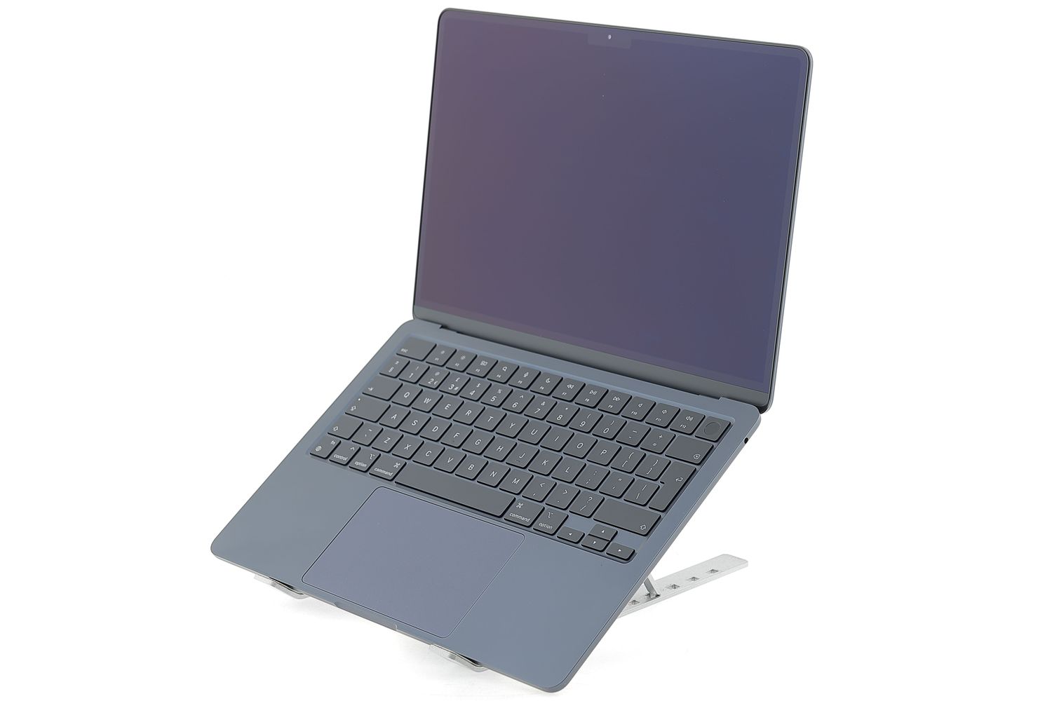 Apple MacBook Air 13″ 2022, M2 8 Cores, 8 GB, 8 core GPU 256 GB Midnight - Отлично
