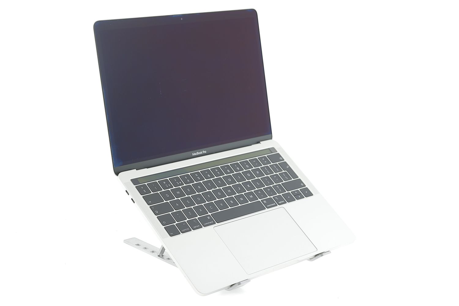Apple MacBook Pro 13″ Touch Bar 2019, i5 1.4 GHz, 16 GB, Iris Plus Graphics 645 256 GB Silver - Много добро