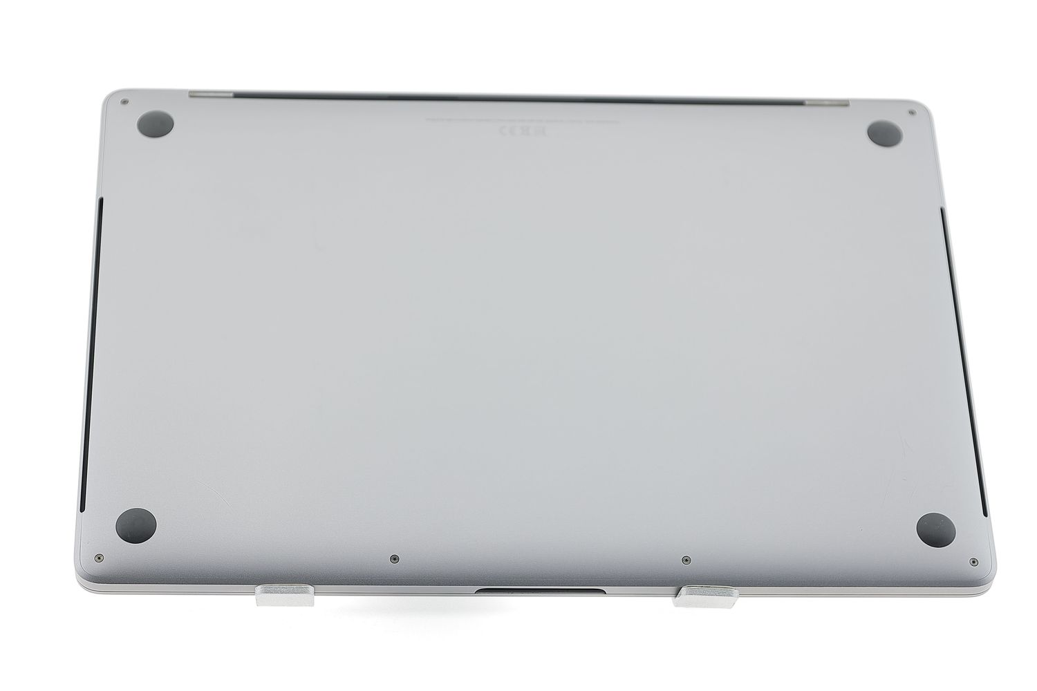 Apple MacBook Pro 15″ Touch Bar 2018, i7 2.6 GHz, 16 GB, AMD Radeon Pro 555X 256 GB Space Gray - Отлично