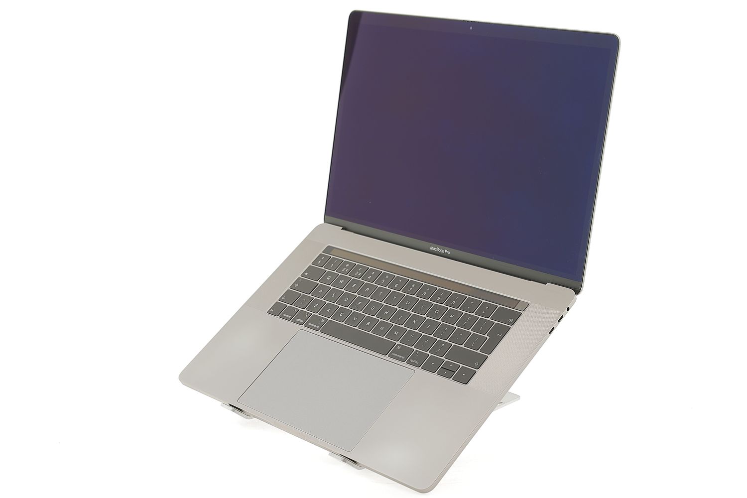 Apple MacBook Pro 15″ Touch Bar 2018, i7 2.2 GHz, 16 GB, AMD Radeon Pro 555X 256 GB Space Gray - Kiváló