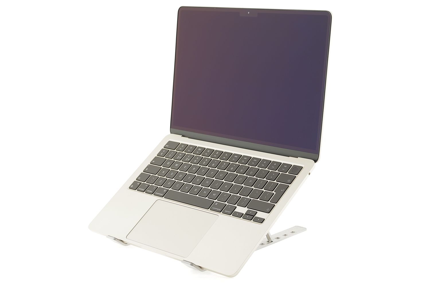 Apple MacBook Air 13″ 2022, M2 8 Cores, 8 GB, 8 core GPU 256 GB Starlight - Excelent