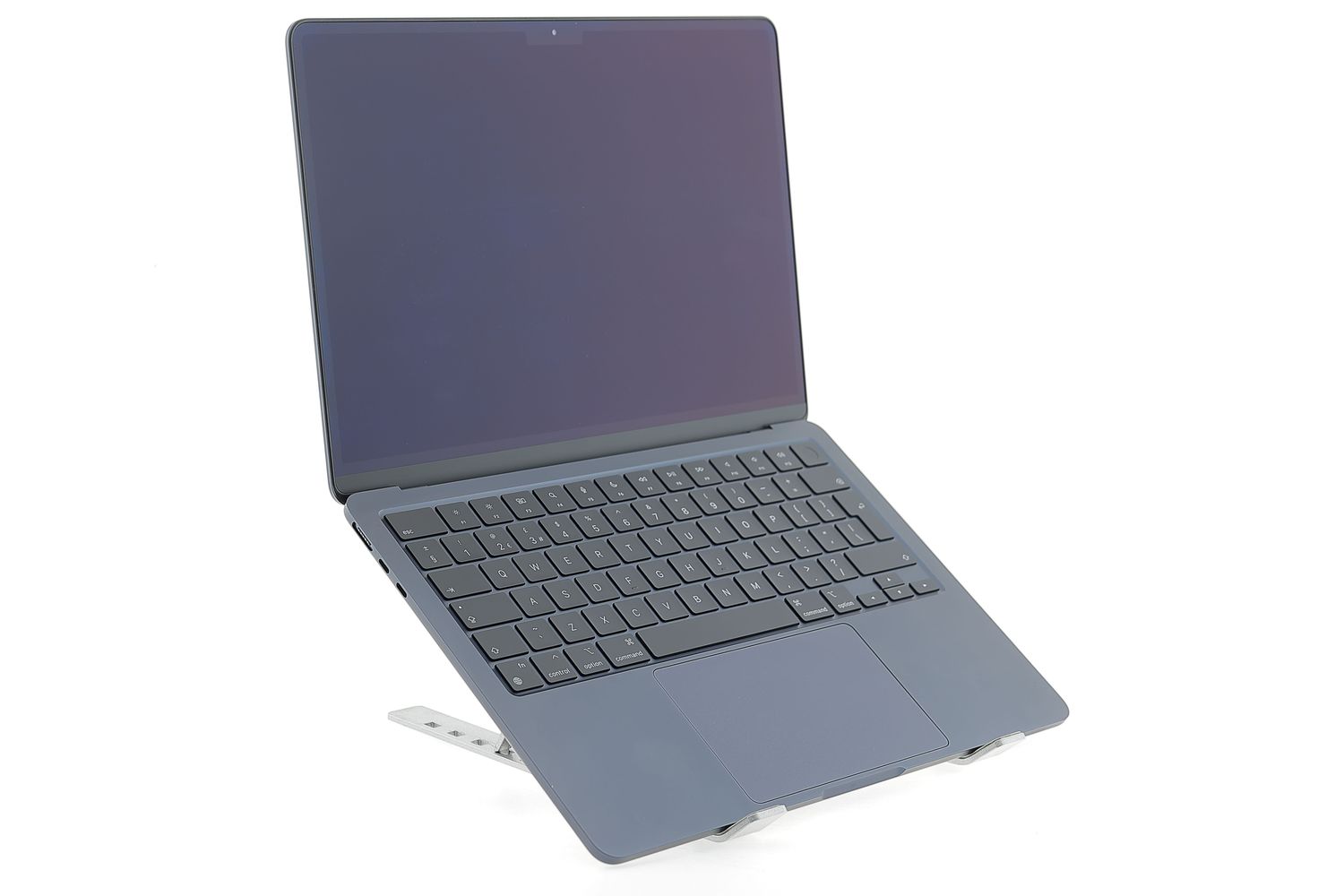 Apple MacBook Air 13″ 2022, M2 8 Cores, 8 GB, 8 core GPU 256 GB Midnight - Отлично