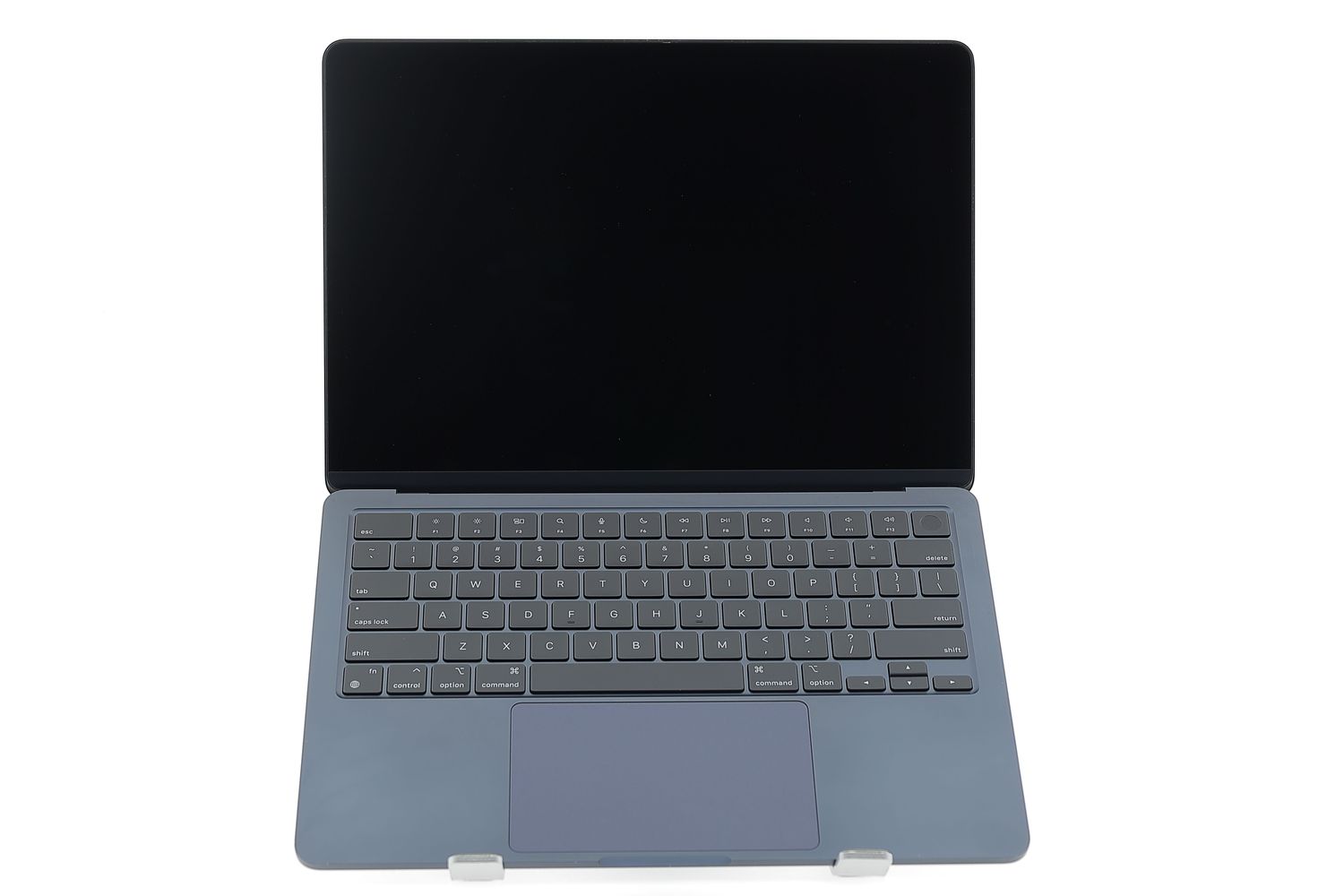 Apple MacBook Air 13″ 2022, M2 8 Cores, 16 GB, 8 core GPU 256 GB Midnight - Отлично