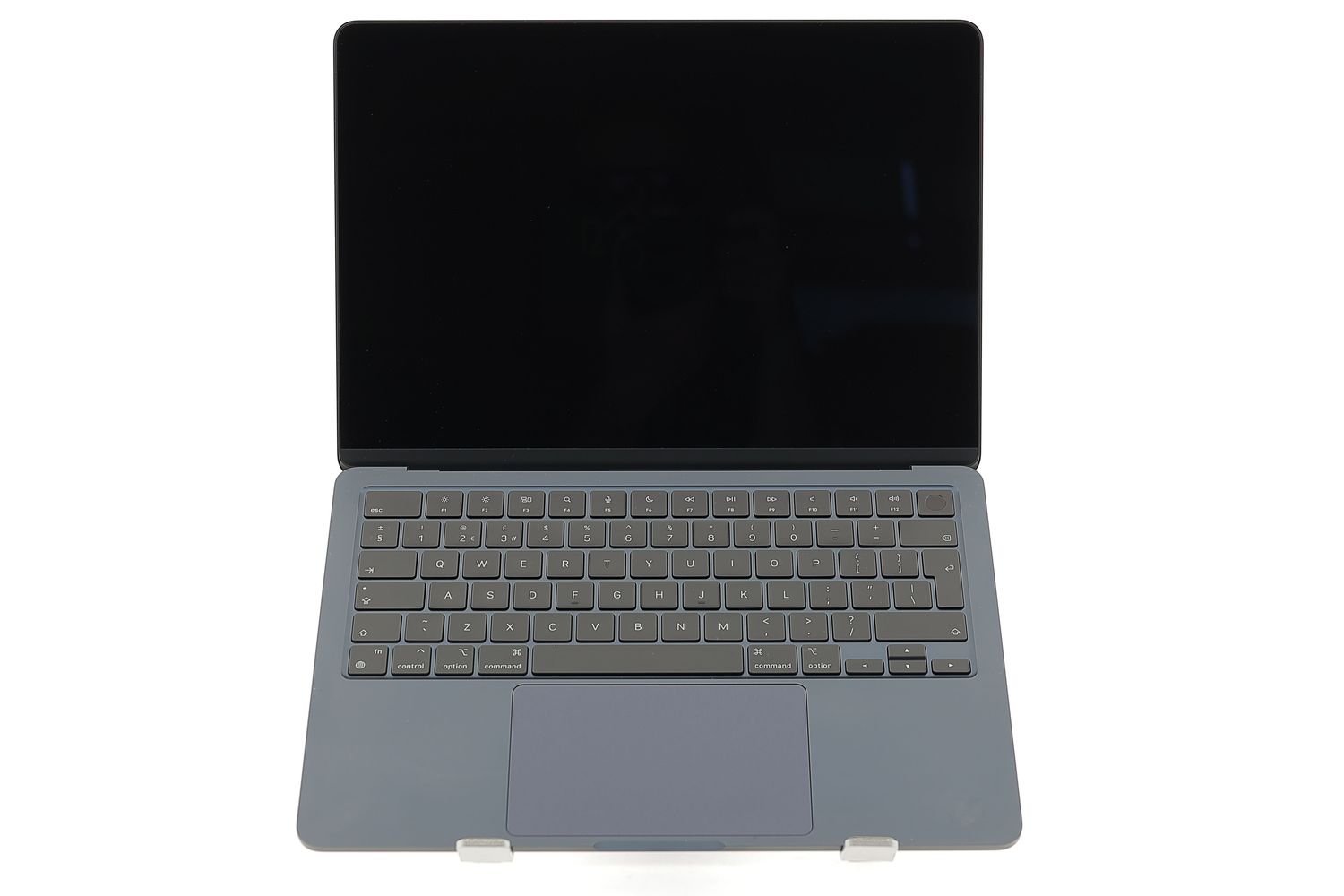 Apple MacBook Air 13″ 2022, M2 8 Cores, 8 GB, 8 core GPU 512 GB Midnight - Foarte bun