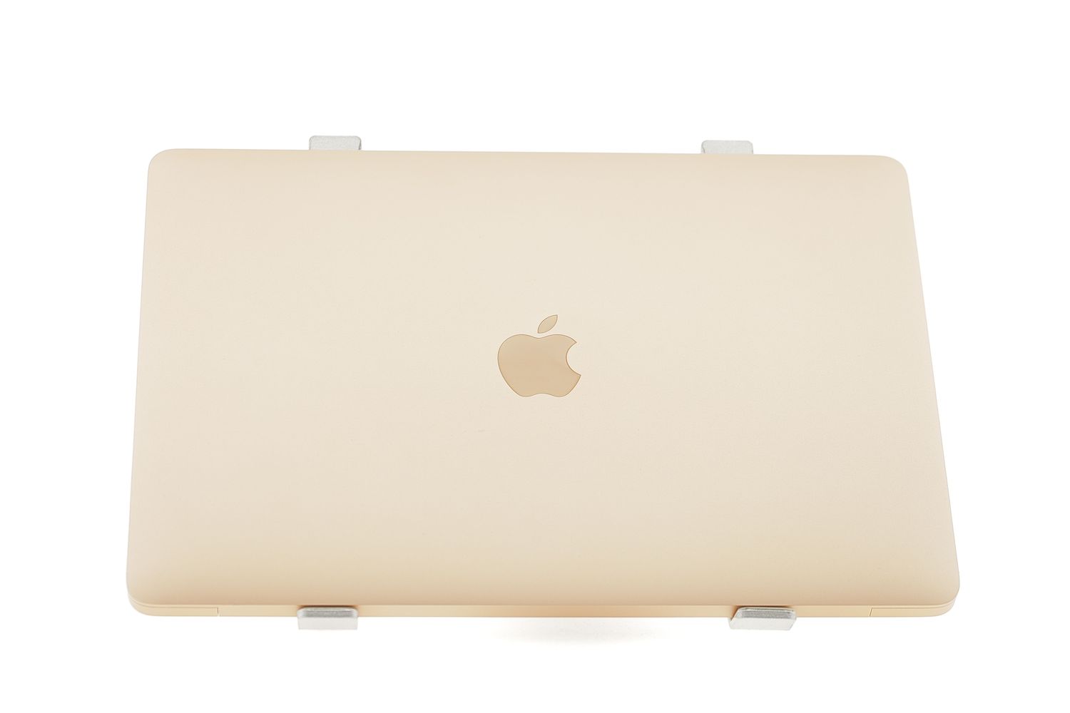 Apple MacBook Air 13″ 2020, M1 8 Cores, 8 GB, 7 core GPU 256 GB Gold - Отлично