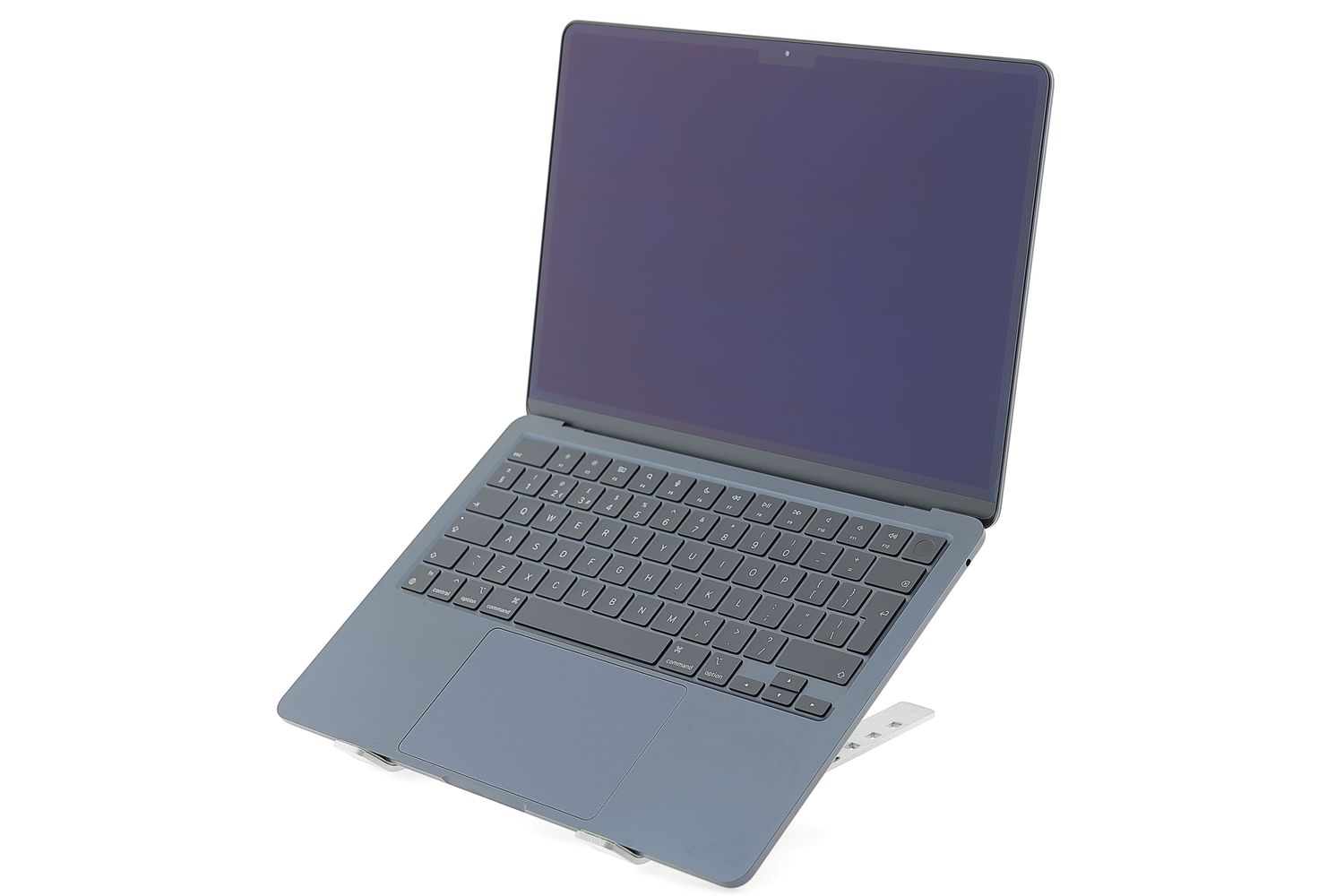 Apple MacBook Air 13″ 2022, M2 8 Cores, 8 GB, 8 core GPU 256 GB Midnight - Много добро