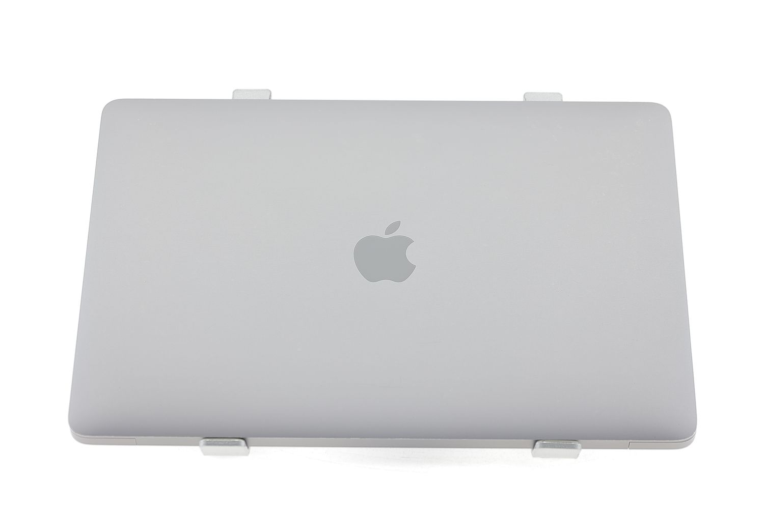 Apple MacBook Air 13″ 2020, M1 8 Cores, 8 GB, 7 core GPU 256 GB Space Gray - Много добро