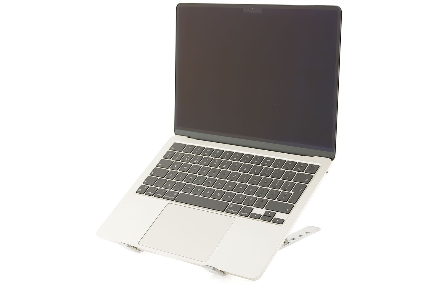 Apple MacBook Air 13″ 2024, M3 8 Cores, 8 GB, 8 core GPU 256 GB Starlight - Újszerű