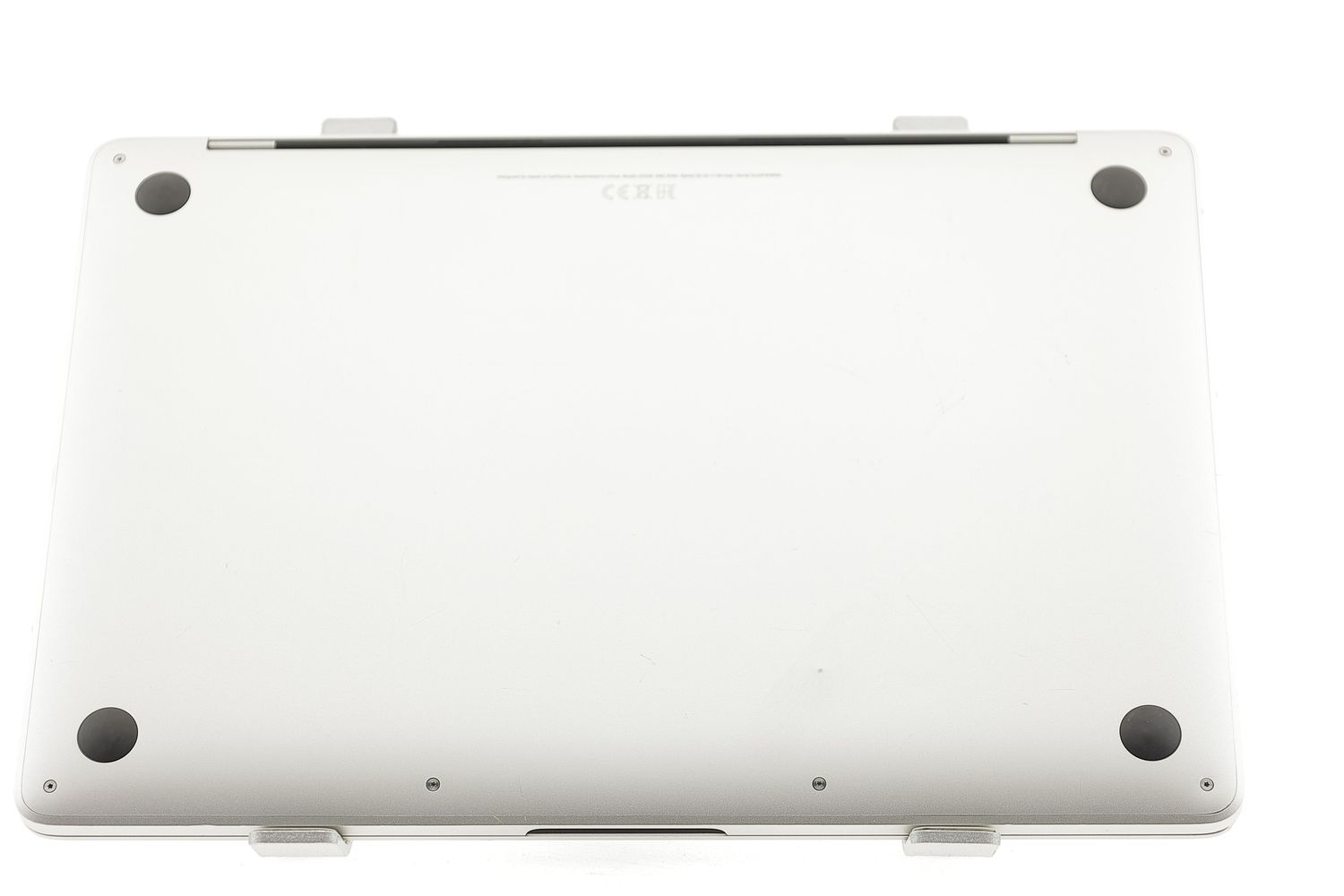 Apple MacBook Pro 13″ 2022, M2 8 Cores, 8 GB, 10 core GPU 256 GB Silver - Много добро