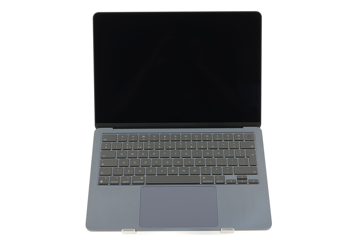 Apple MacBook Air 13″ 2022, M2 8 Cores, 8 GB, 8 core GPU 256 GB Midnight - Отлично