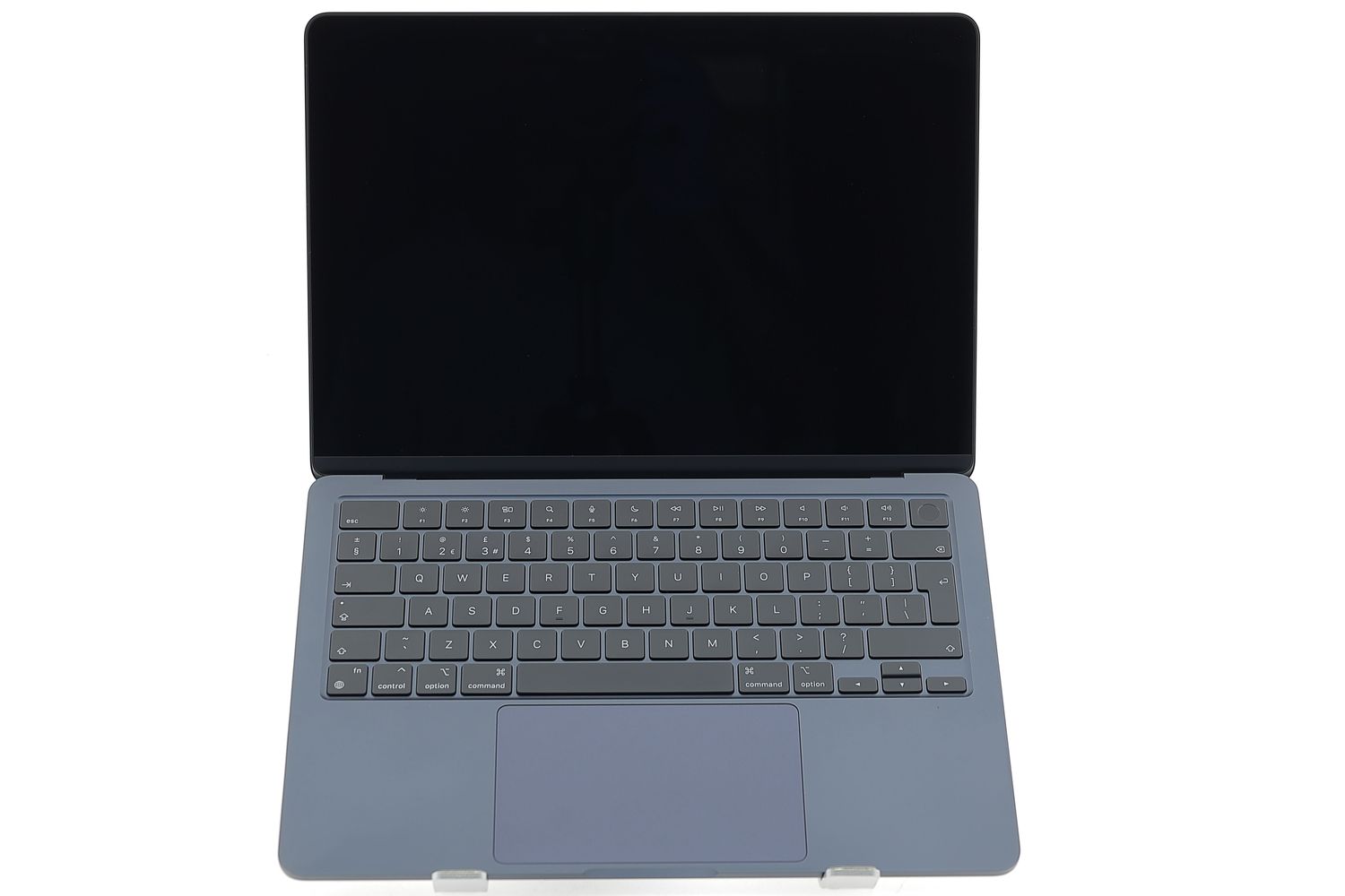 Apple MacBook Air 13″ 2022, M2 8 Cores, 8 GB, 8 core GPU 256 GB Midnight - Отлично