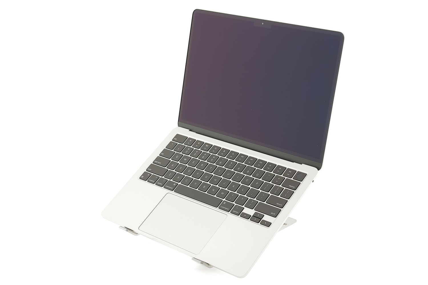 Apple MacBook Air 13″ 2024, M3 8 Cores, 8 GB, 8 core GPU 256 GB Silver - Nagyon jó